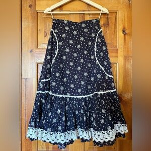 Vintage Gunne Sax skirt in black floral paisley and lace size 9